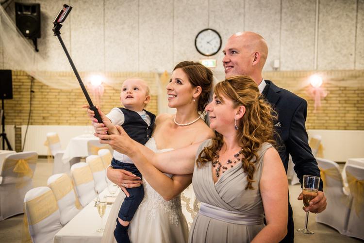 Family Reunion Photo Ideas & Easy Sharing Tips (2025 Guide)- Featured Shot