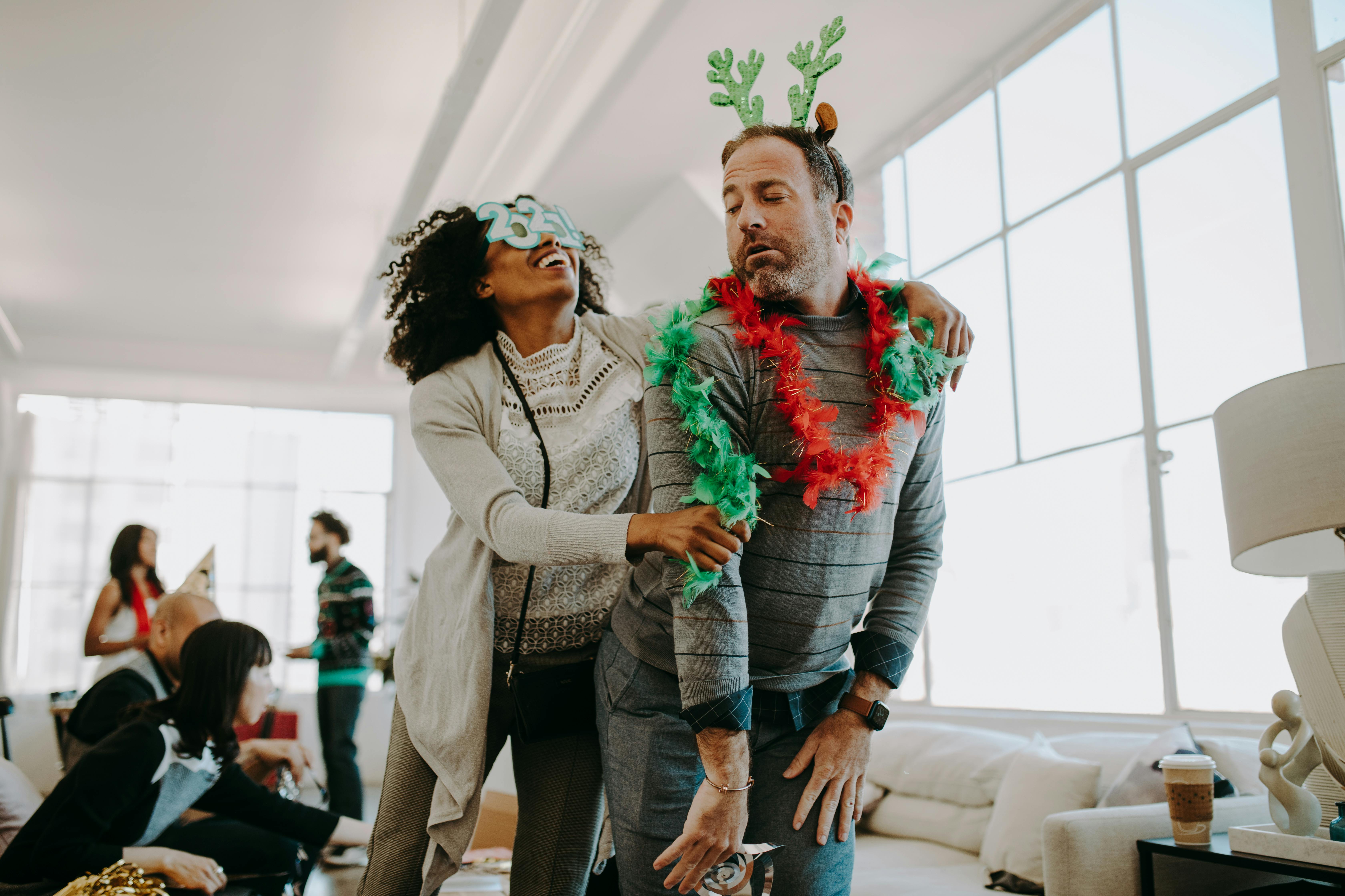 25 Photo Scavenger Hunt Ideas for Corporate Events & Team Building- Featured Shot
