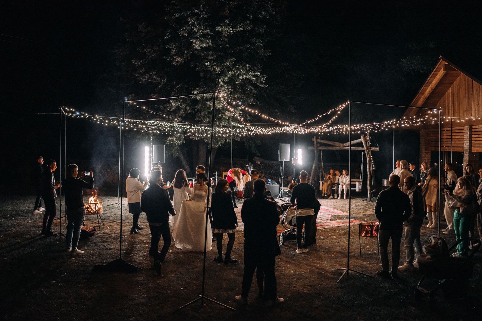 15 Wedding Reception Games to Get Guests Mingling- Featured Shot